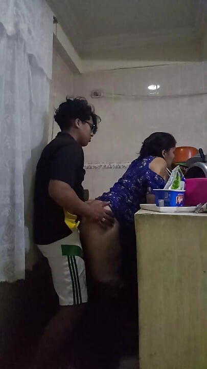 Karyawanku dientot di dapur