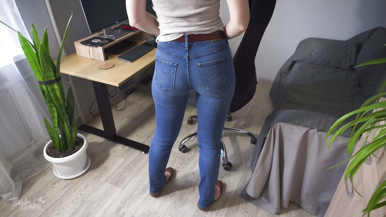Sıkı Mavi Kot ve Full Back Külotla Göt Tease