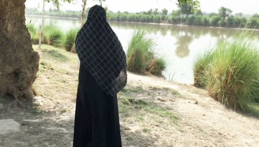 Darya Jungle Ma Khadi Muslim, студентка в хиджабе Ko Road Se Pakad k Chodaa жесткий секс и анальный секс с индийской ясной аудио