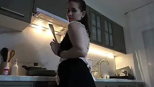 Layanan footjob dari pembantu nakal dengan kaki yang super hot!