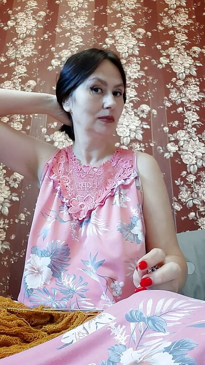I got up, straightened my hair and took the clitoris with my finger