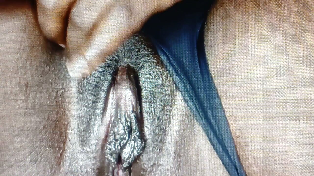 Very hot Burundian girl touching her body quietly