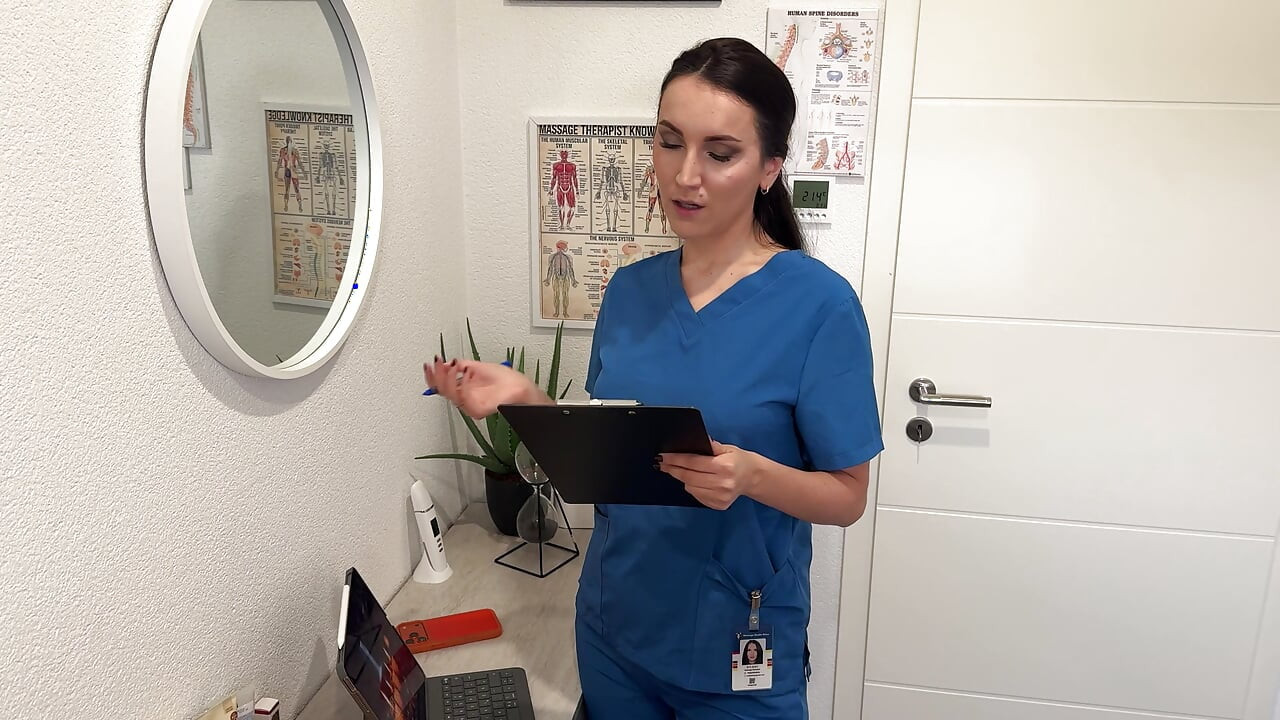 Lo atrapan sacudiendo durante el masaje