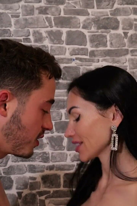 She Come to My Home (ft. Sasha Rose)