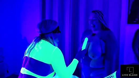 Gadis nakal ini dientot habis-habisan sama besar sampai meringis kesaksaan!