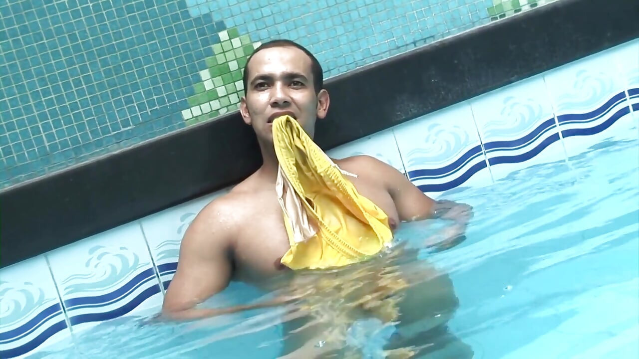 Latin dilf jerking off in the pool