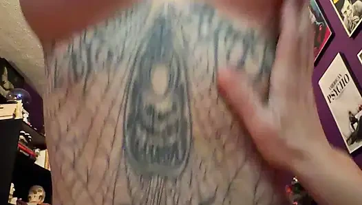 Pelacur bertato nyepong kontol, dientot, dan mulutnya penuh sperma