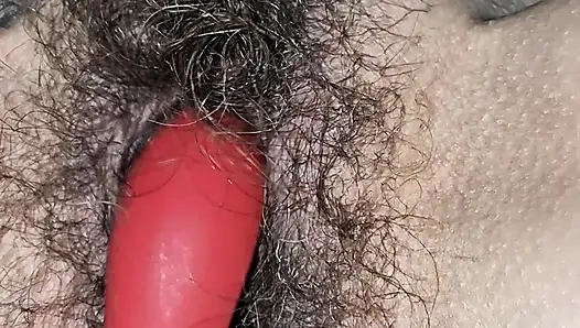 Mainan memek berbulu setelah creampie