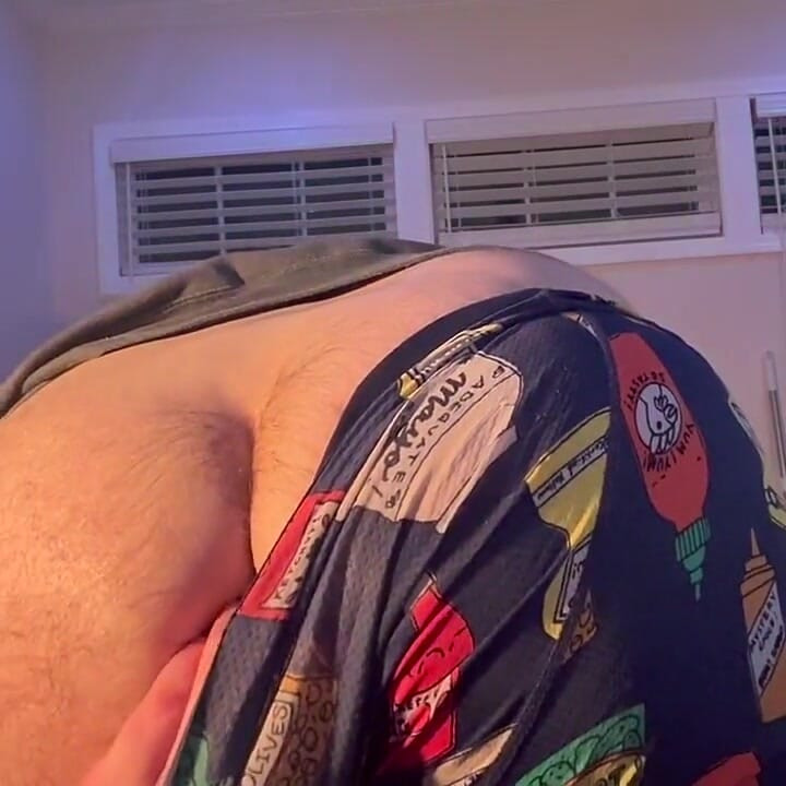 Spotaknuo se i pao na dildo