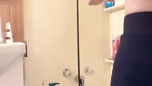 Hana cuci rambut di bak mandi toket kecilnya enak banget