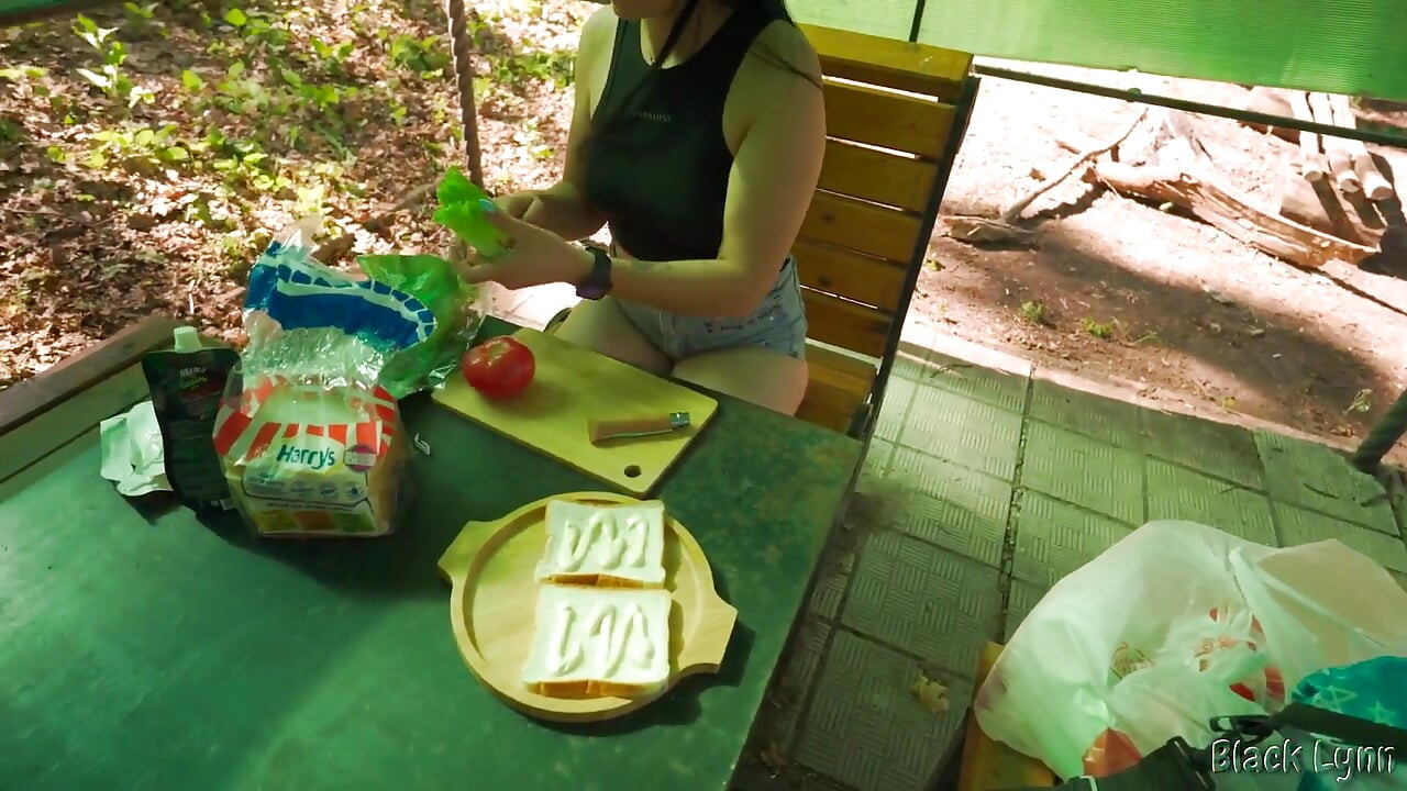 Experiencia de novia completa: acampada, pesca, cocina y sexo al aire libre!
