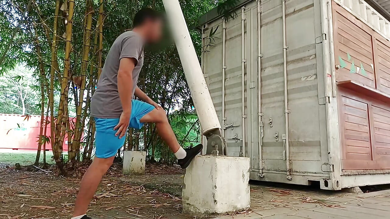 Athletic man finds a stranger in the park and invites her to his house to do kinky things.