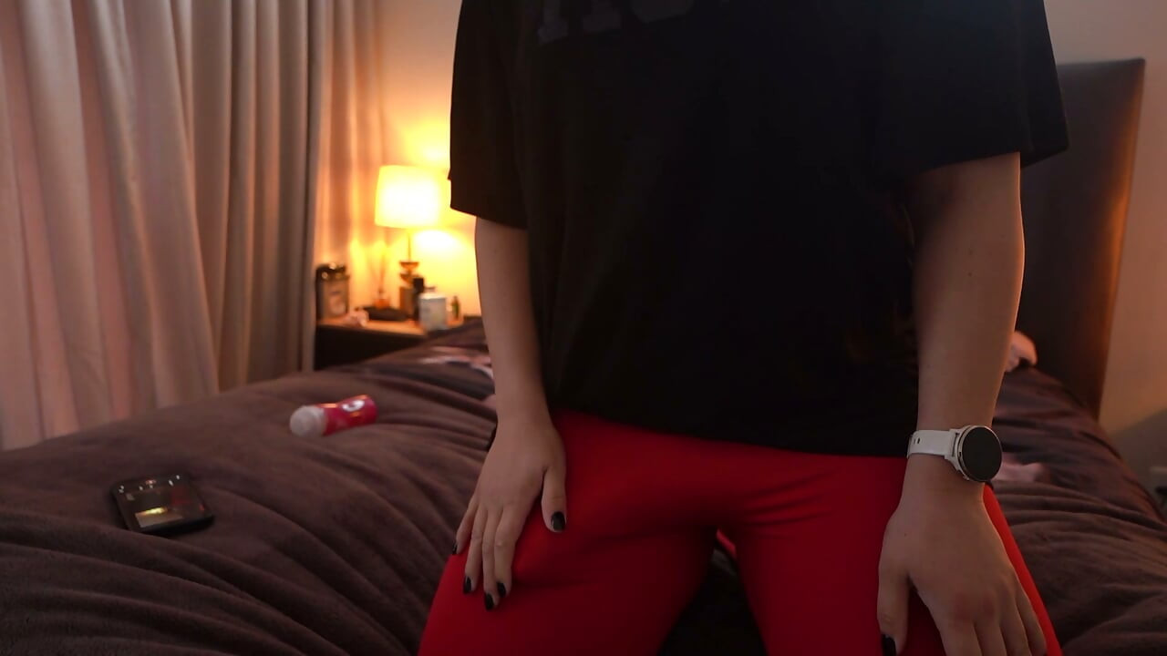 MILF Naps and Wakes Up with a Girlcock - Futa Fantasy
