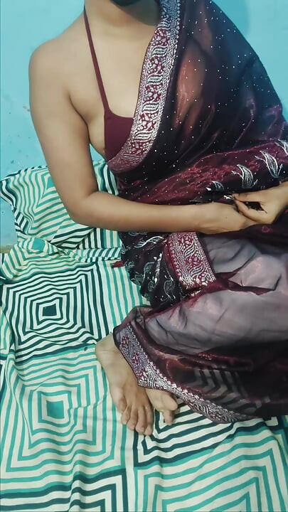 Bhabhi ki hard chudai kardi reel banane ke bahane me