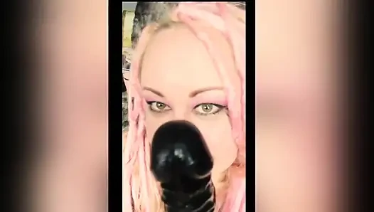 Kız arkadaşına bir grup zengin adamın porno fahişesi olduğun için 5 milyon teklif edildi