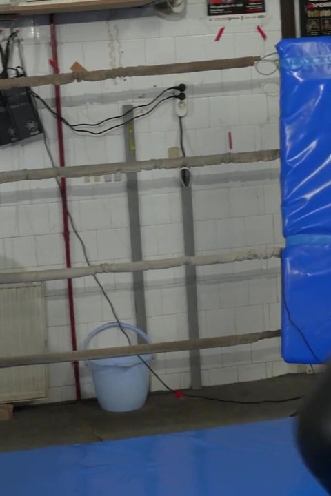 Orsi बनाम Alyssa - रिंग पर सेक्सी हॉट बॉक्सिंग फाइट