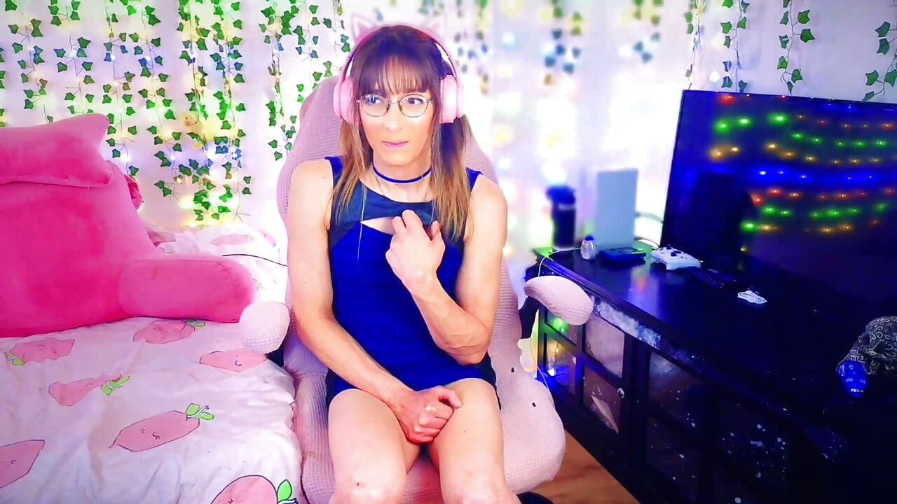 Cute Trans Girl Sooo Muscular