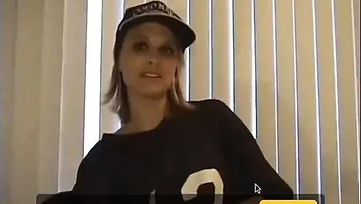 Tomboy Tiffany sert gırtlağına kadar alıyor