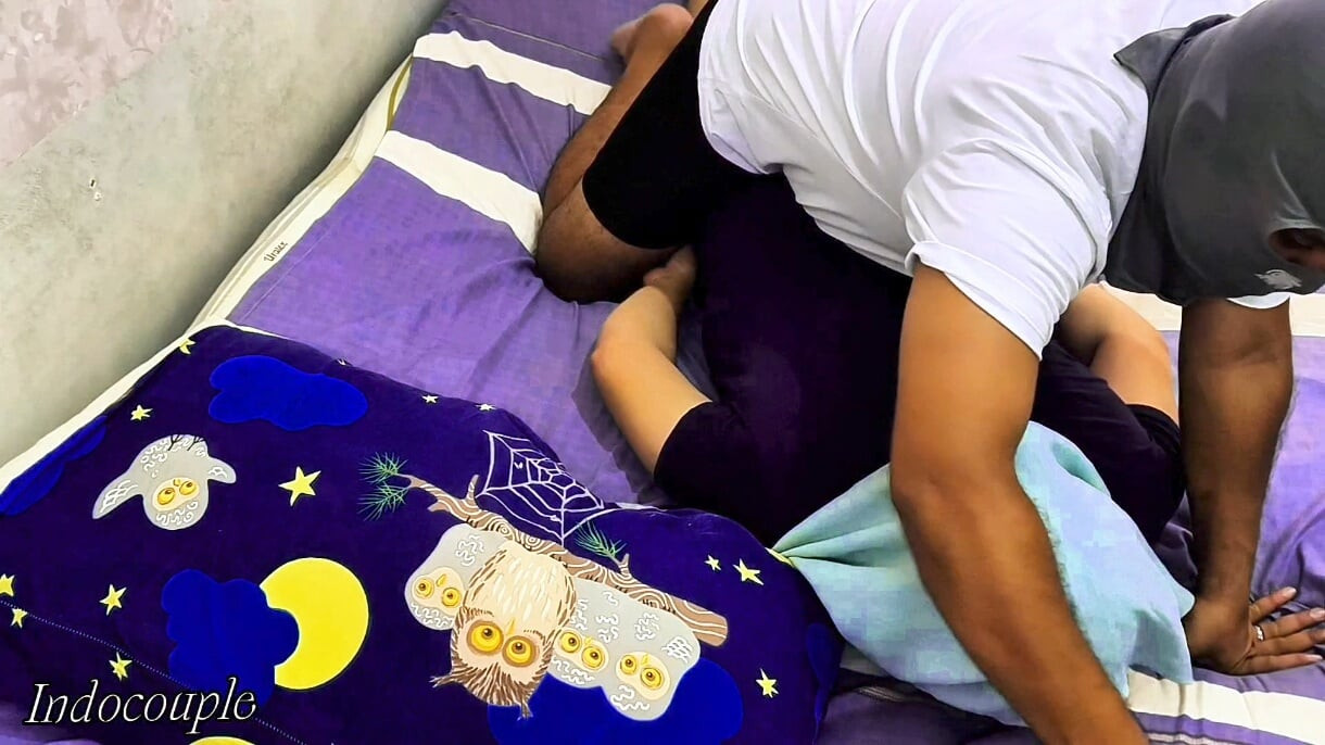 Panti pijat sensual sama gadis seksi dengan rok mini kebaya lagi asik pijat