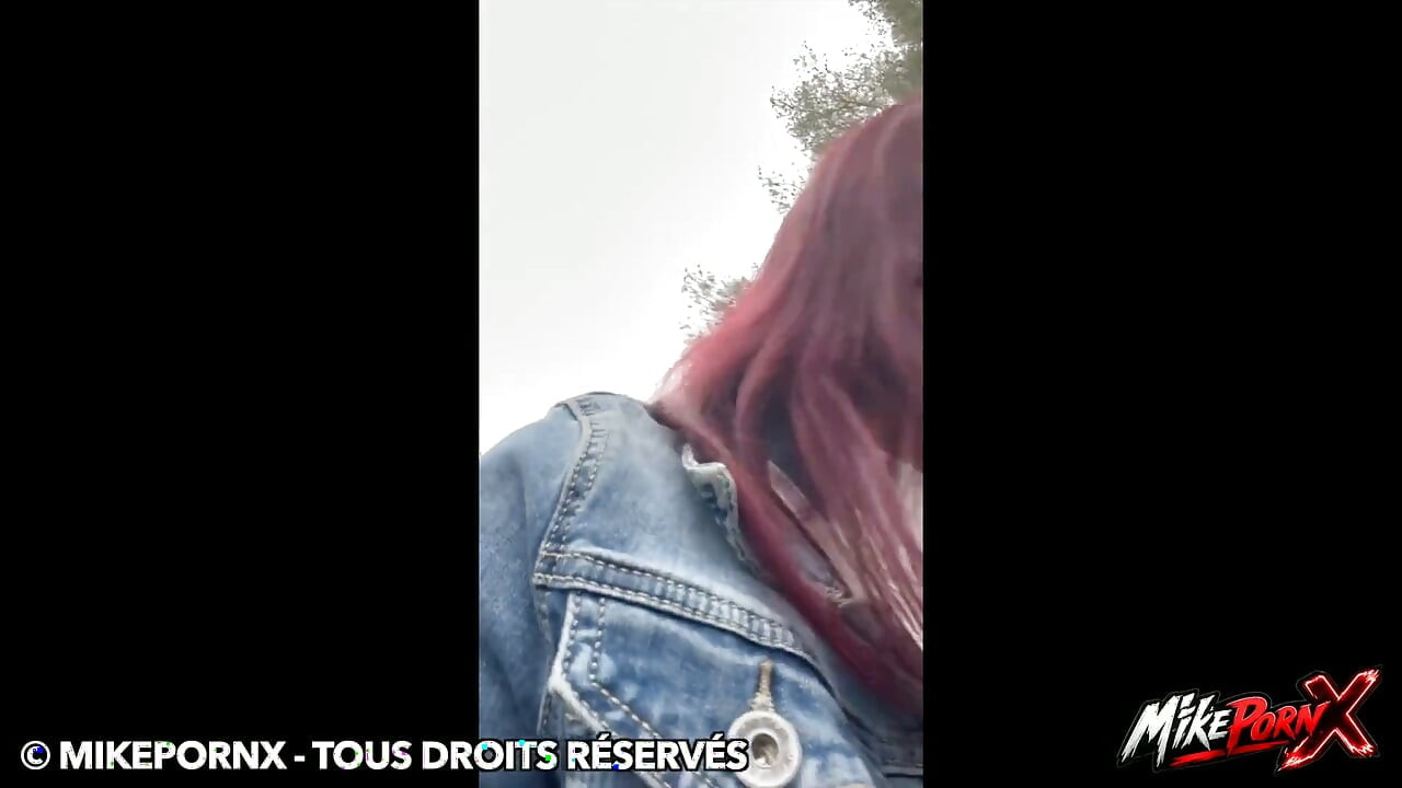 הזונה הקטנה הזאת הולכת ליער כדי להידפק מאחור בטנדר
