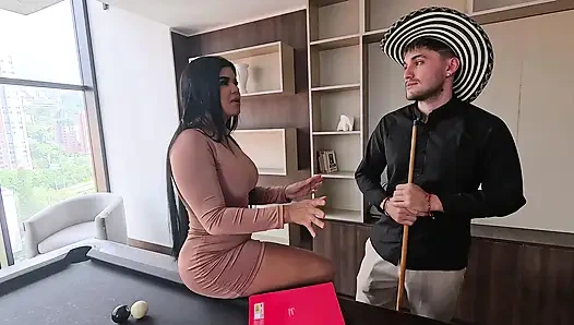 Sekreter ilk kez götten sikiliyor ve sıkılaşıyor