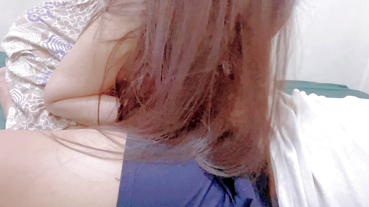 Зведений племінник вчить себе бути священиком у печері.