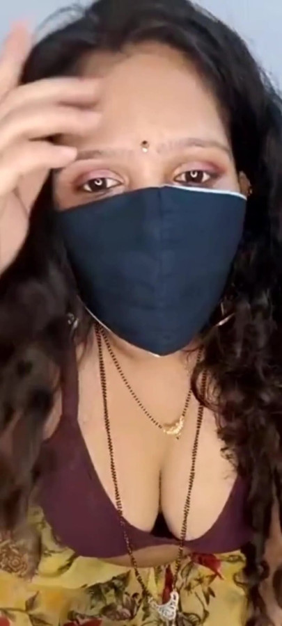 Trenutak koji morate vidjeti iz "Desi indijske tete ki jawani kya mast figure i prljavih razgovora"