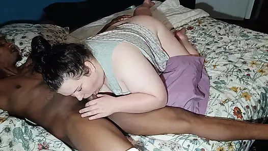 Wenn sie deinen schwanz liebt, schiebe sie es den ganzen weg nach unten