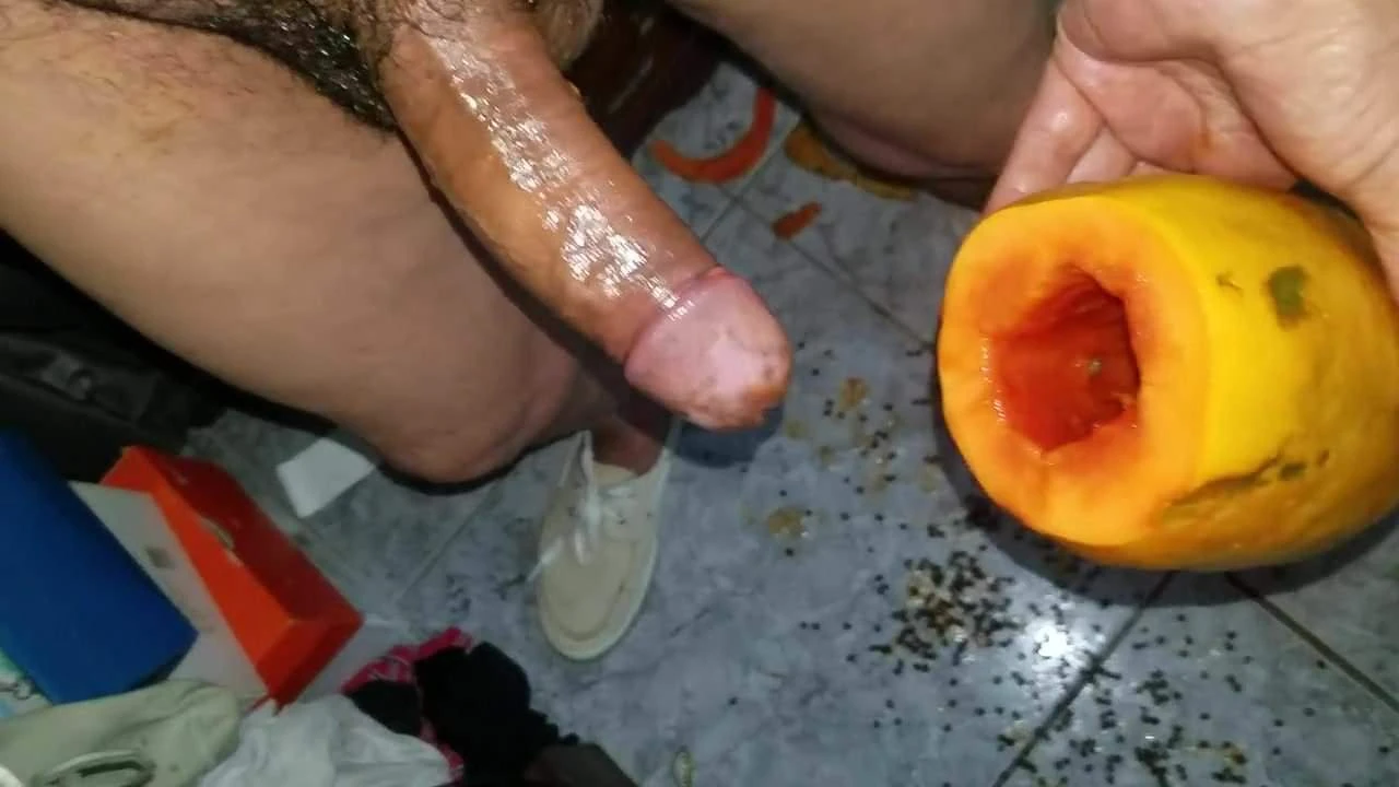 COGIENDOME UNA RICA PAPAYA