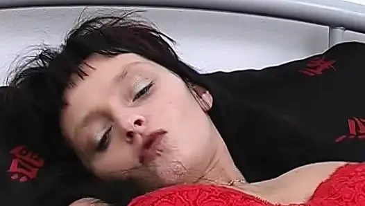 Bu Alman genç kızın senin için amını açmasını izle