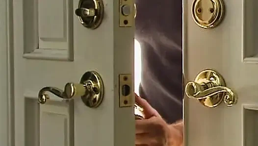 Язык глубоко в волосатом очке - грязная зависимость от лизания очка