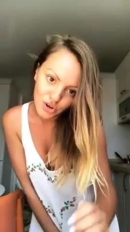 Alexandra Stan se misca in ciuda puli !