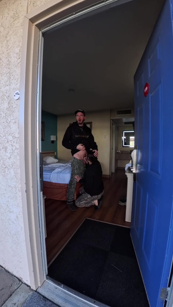 Hotel Invite and Risky Sex on Road Trip | Clipe 1