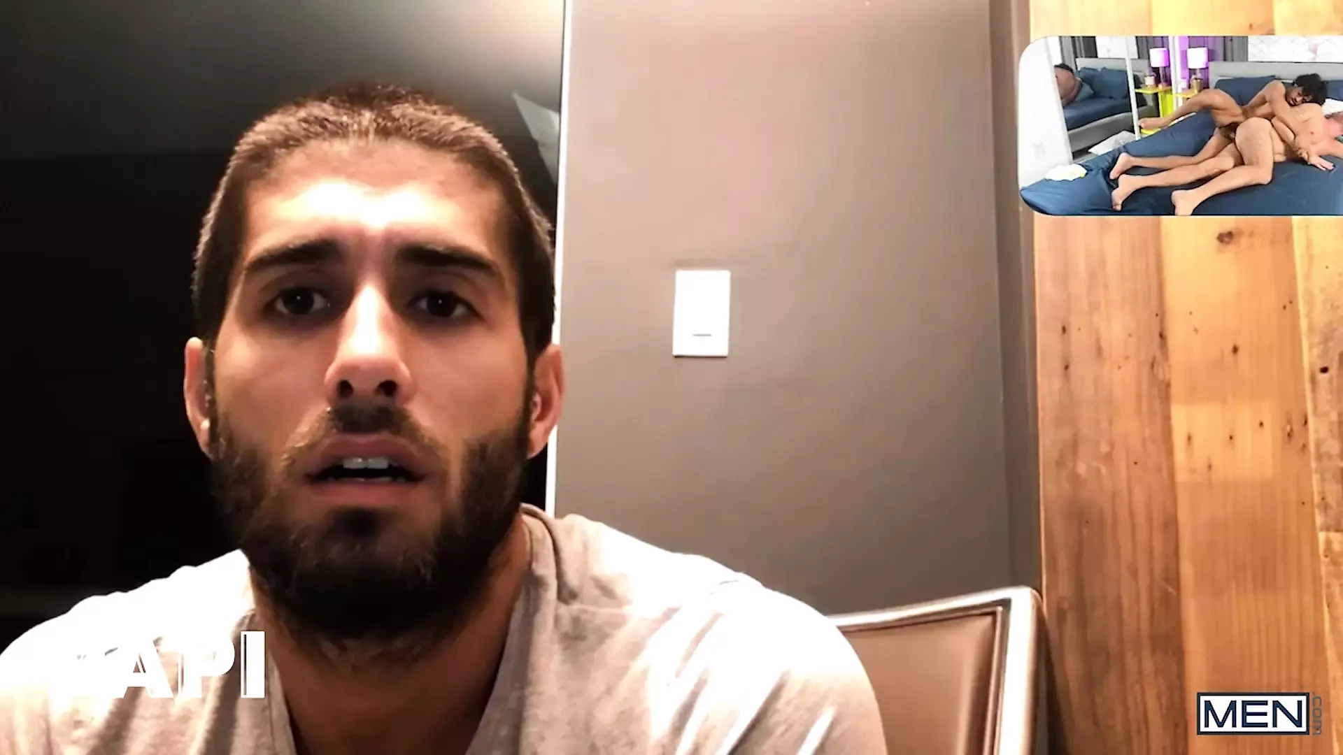 Valentin petrovs vän kallar honom medan han knullar sin pojkvän. han begärde sedan att se dem knulla - pappa
