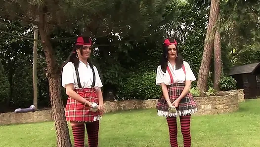 Arkadaşlarla bahçede seks