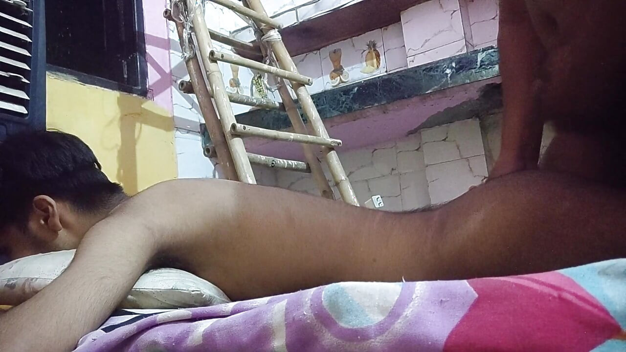 18-letni twink zerżnięty przez wuja