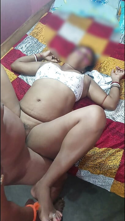 Hot Mona Baudi Desi is doing hawking. Fuck your husband with her, Raha Hey, Bengali Bhabhi Sex Video