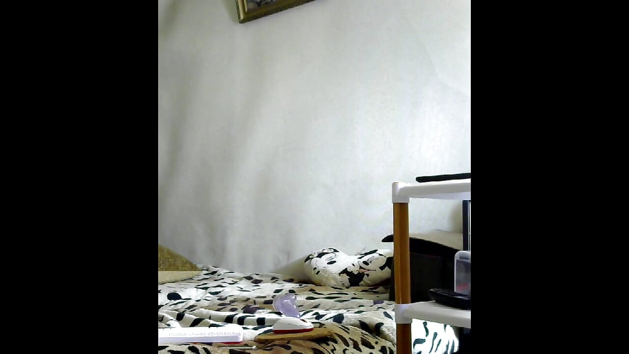 Reife vollbusige mollige lutscht cool einen dildo und fickt sich cool vor der kamera ...))