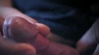Um pau branco duro na borda (vários orgasmos, pré-esperma)