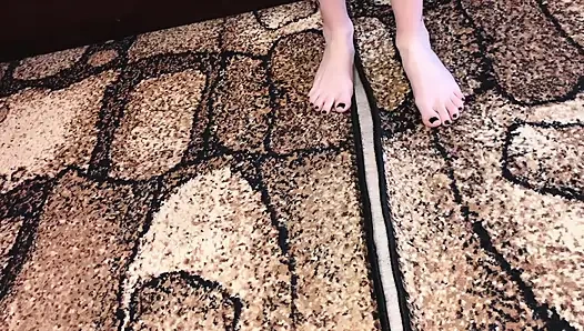 Фут-фетиш с кроссовками, носок и босые ступни / Sfw