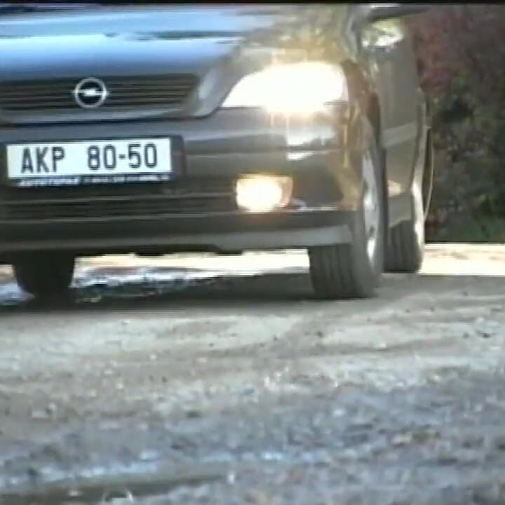 딜도로 서로의 보지를 자위하는 세 명의 놀라운 섹시한 금발 레즈