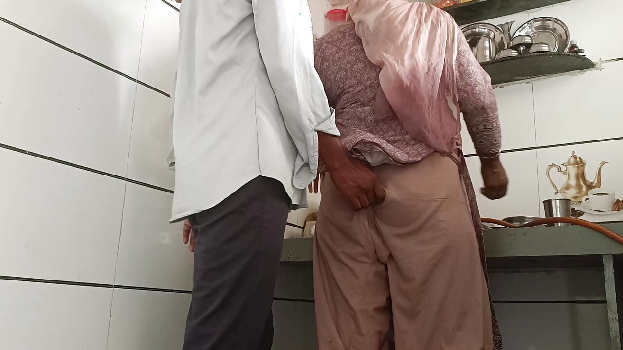 Rasoi mein bhabhi ji ke sath masti