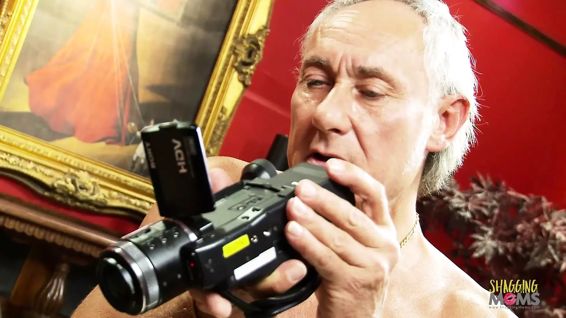 A nagy mellű Hottie két faszt akar egyszerre