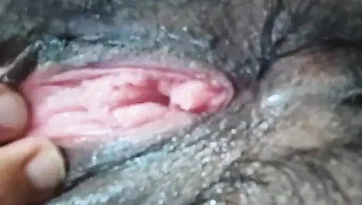 Hintli azgın kız dildoyla mastürbasyon yapıyor