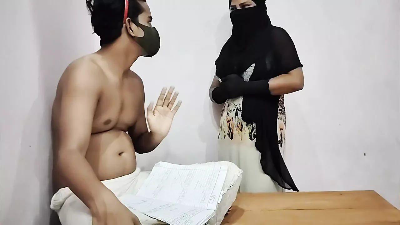 Dhongi Baba ne Apne mote lund se Akeli Muslim Lady Ke Chut se paani nikal kar mast chudai ki