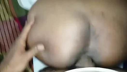 Hintli halka açık havada gerçek fase seks videomun tadını çıkarıyor