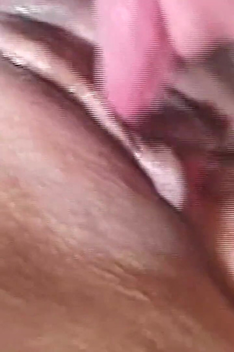 Memek aduhai cewek dewasa ini masih hot banget bahkan lewat kondom