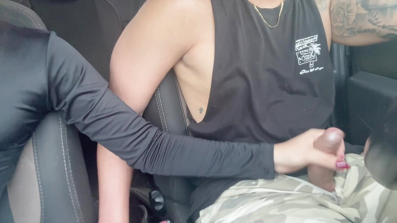 Student Gives Handjob in Car and Makes Him Cum