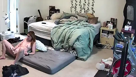 MILF masturbates on FaceTime with coworker