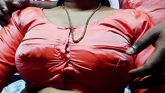 Desi mohini ateşli orta yaşlı seksi azgın hizmetçi genç sahibiyle seks yapıyor